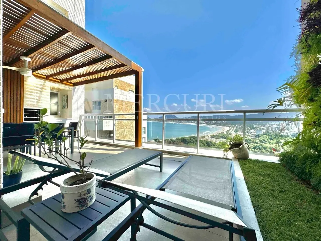 Cobertura no Guarujá, Vista Mar, Condomínio Verdemar, 4 suítes, 4 vagas, Piscina e Churras