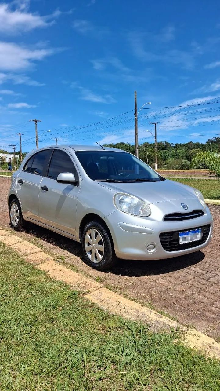 Nissan March S 1.6 16V FLEX 2012