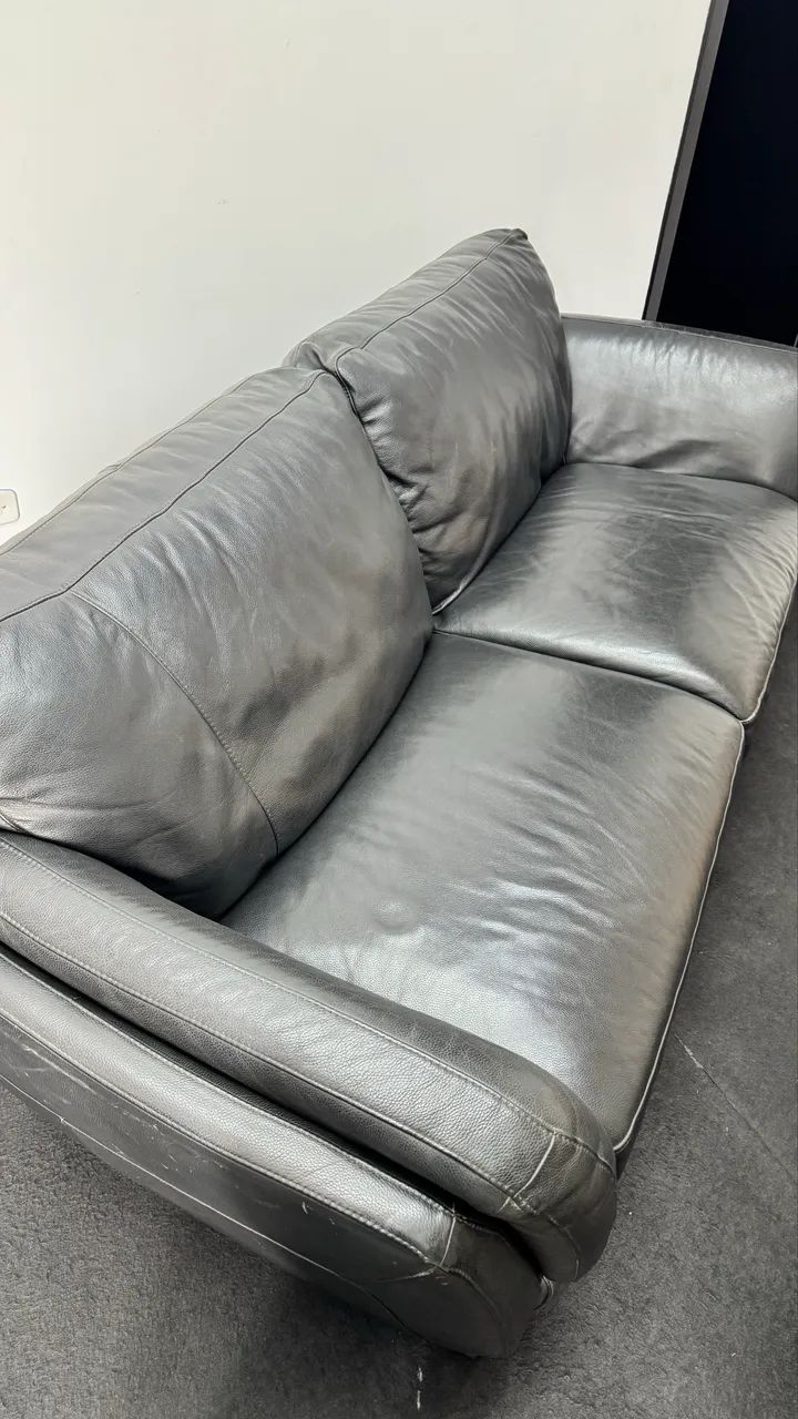 Sofá couro  2,40m. - Grande e confortável 
