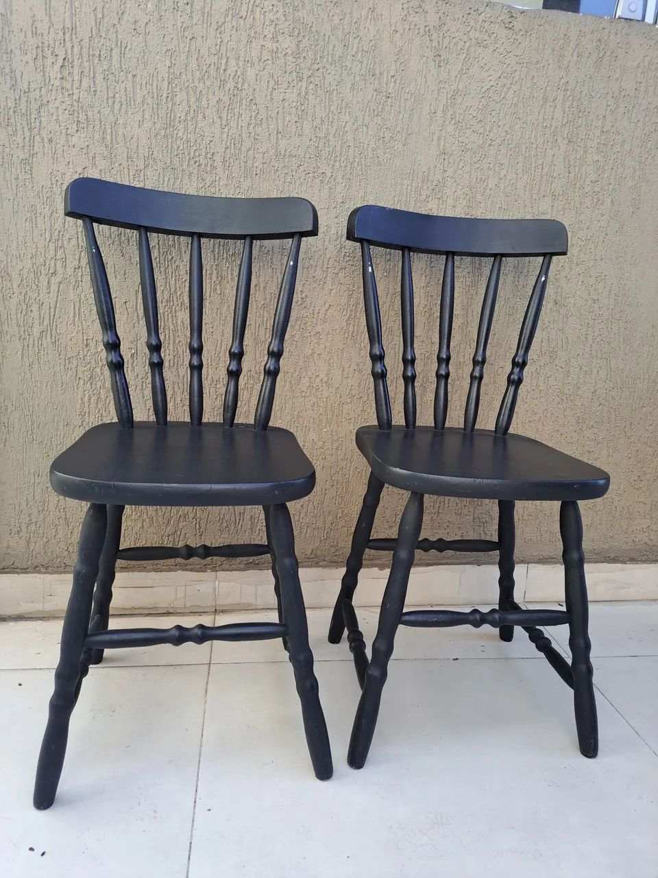 Conjunto duas cadeiras madeira 