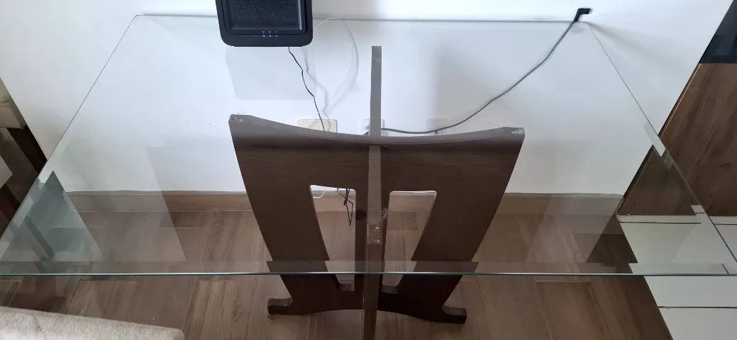 Mesa de jantar com tampo de vidro