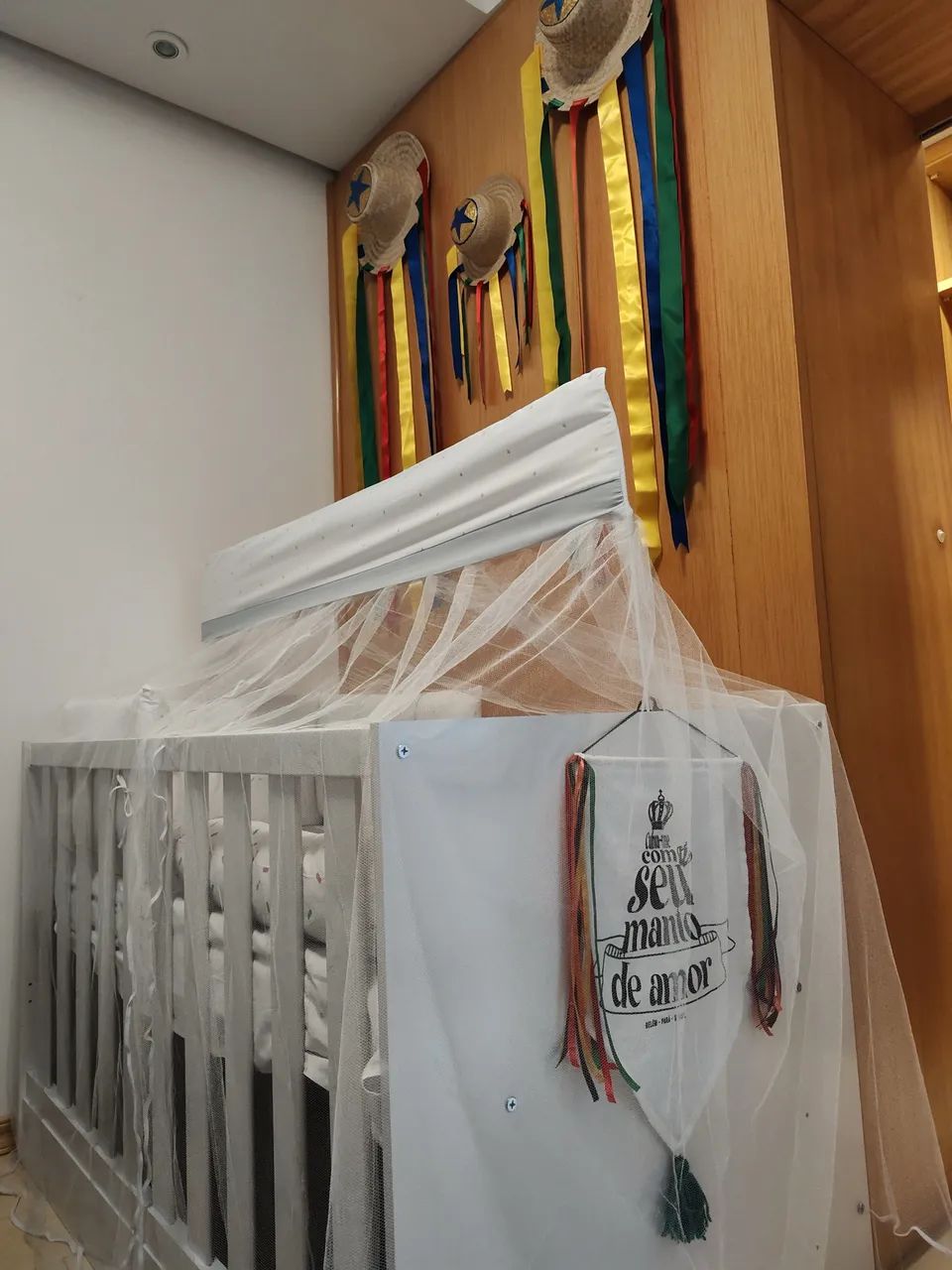 Berço 2 em 1 com colchão (vira cama infantil)