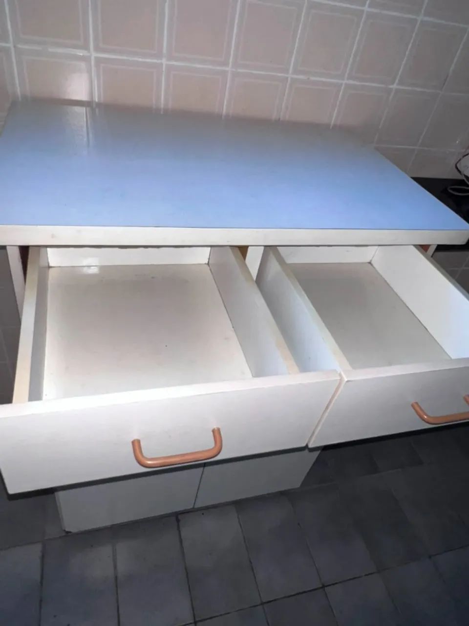 Armário 2 Portas e 2 Gavetas (com rodinhas) - Usado - Foto 4