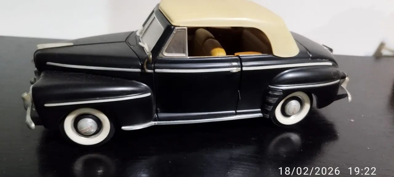 Miniatura Ford Convertible 1/18 - Foto 2