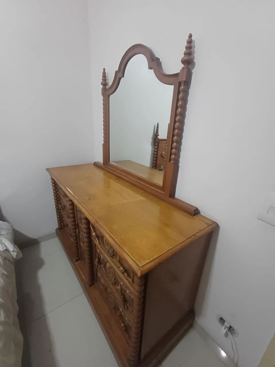 Conjunto Quarto King Madeira Maciça Cerejeira - Estilo Colonial - Foto 3