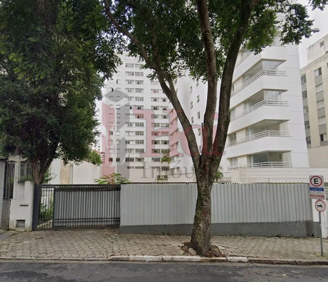 Terreno à Venda com 581m²