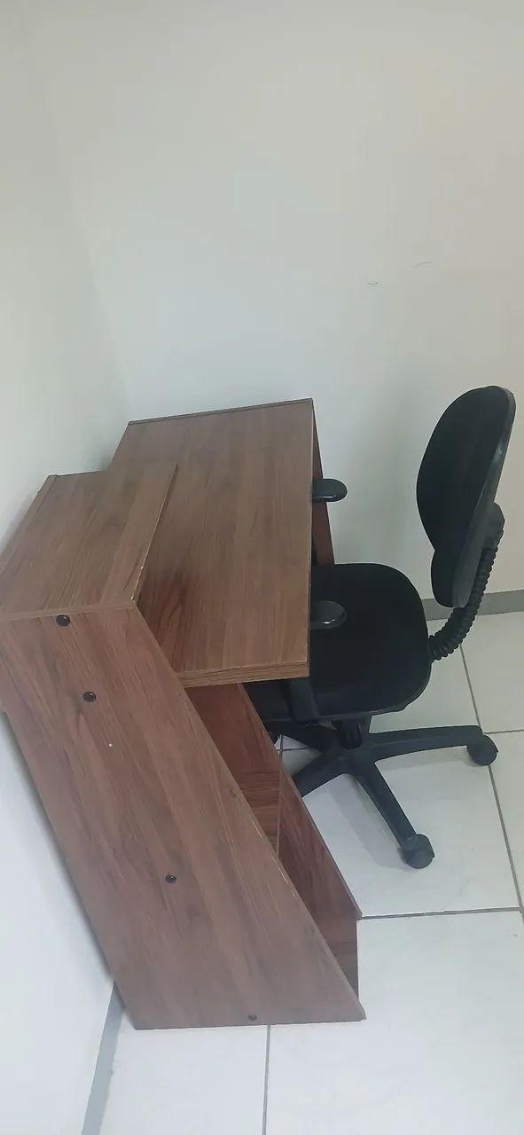 Escrivaninha com cadeira - Foto 3
