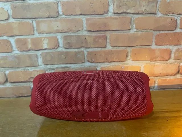JBL Charge 5 vermelha usada, original e funcionando perfeitamente - Foto 2