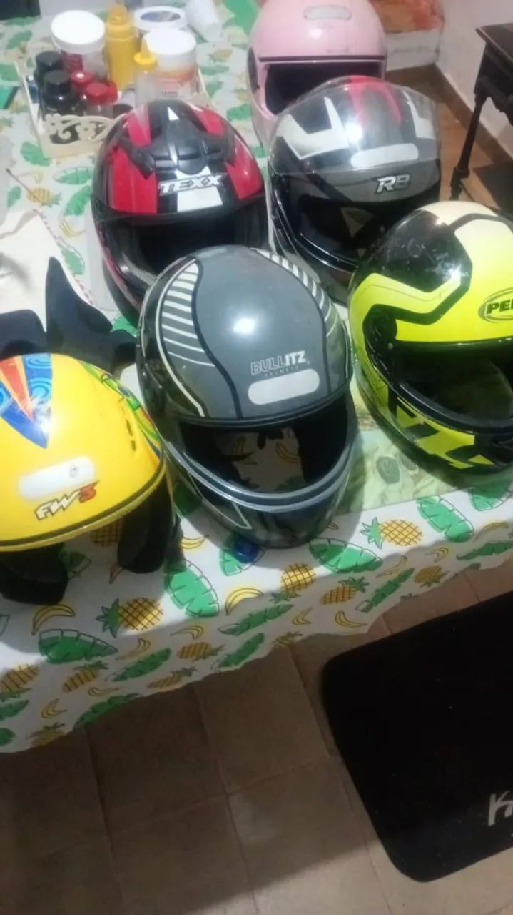 6 capacetes de moto por 250,00