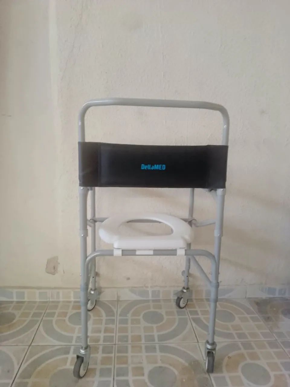 Cadeira de banho semi nova - Foto 3