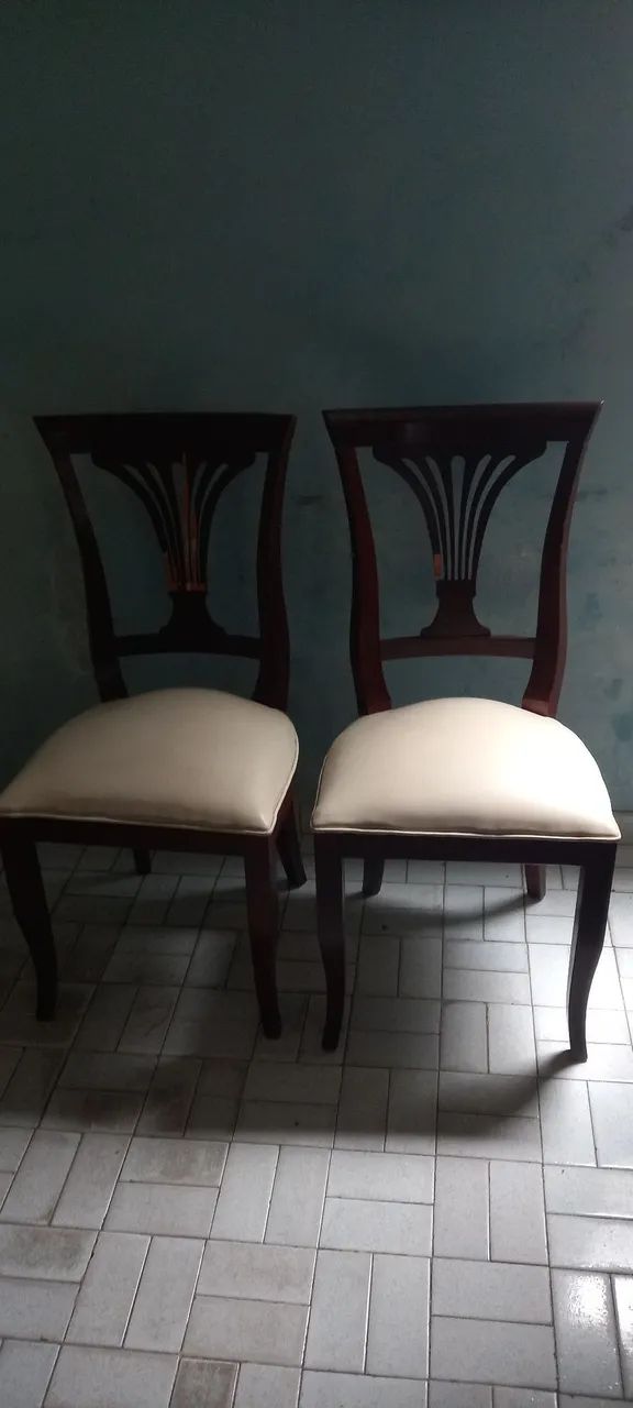Cadeiras alto padrão usadas.