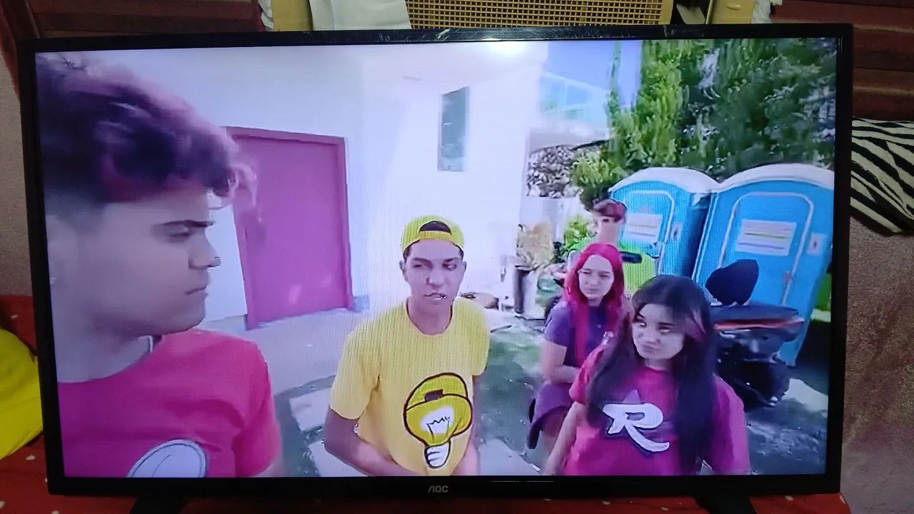 Vendo tv aoc 39 polegadas smart funcionando perfeitamente valor 650 pra vim buscar  - Foto 5