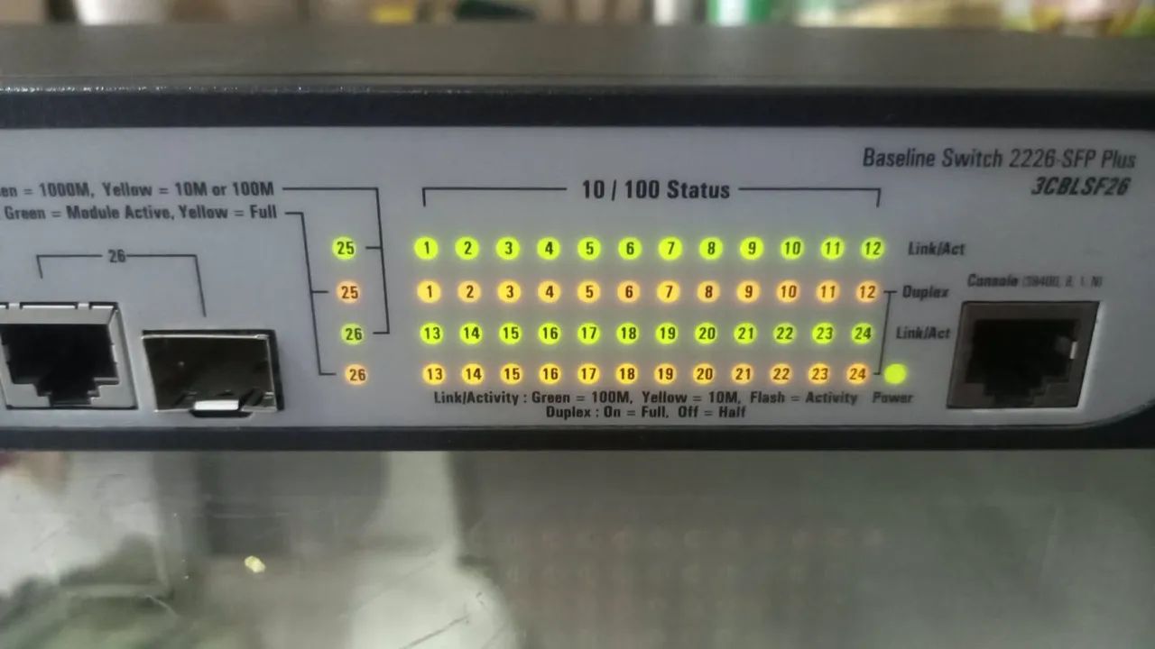 Switch 3Com Baseline  2226-SFP Plus + HD de 500gb para SERVIDOR 