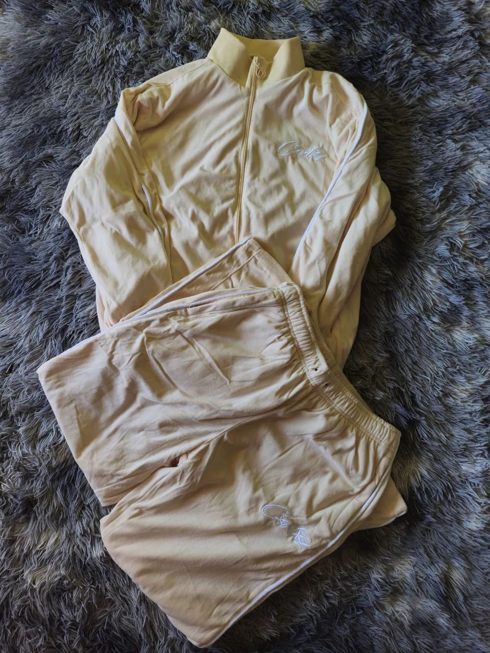 Conjunto Corteiz Veludo vvs Creme 