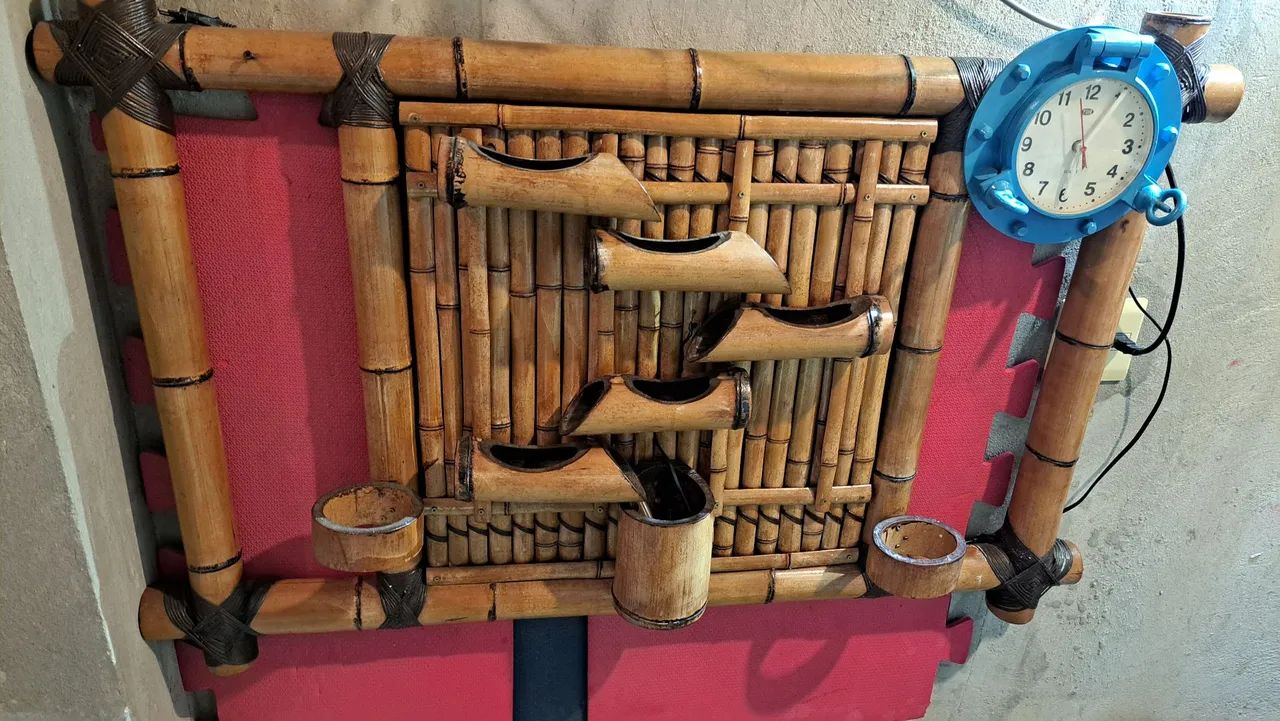 Fonte de bambu artesanal e relógio de parede  - Foto 2
