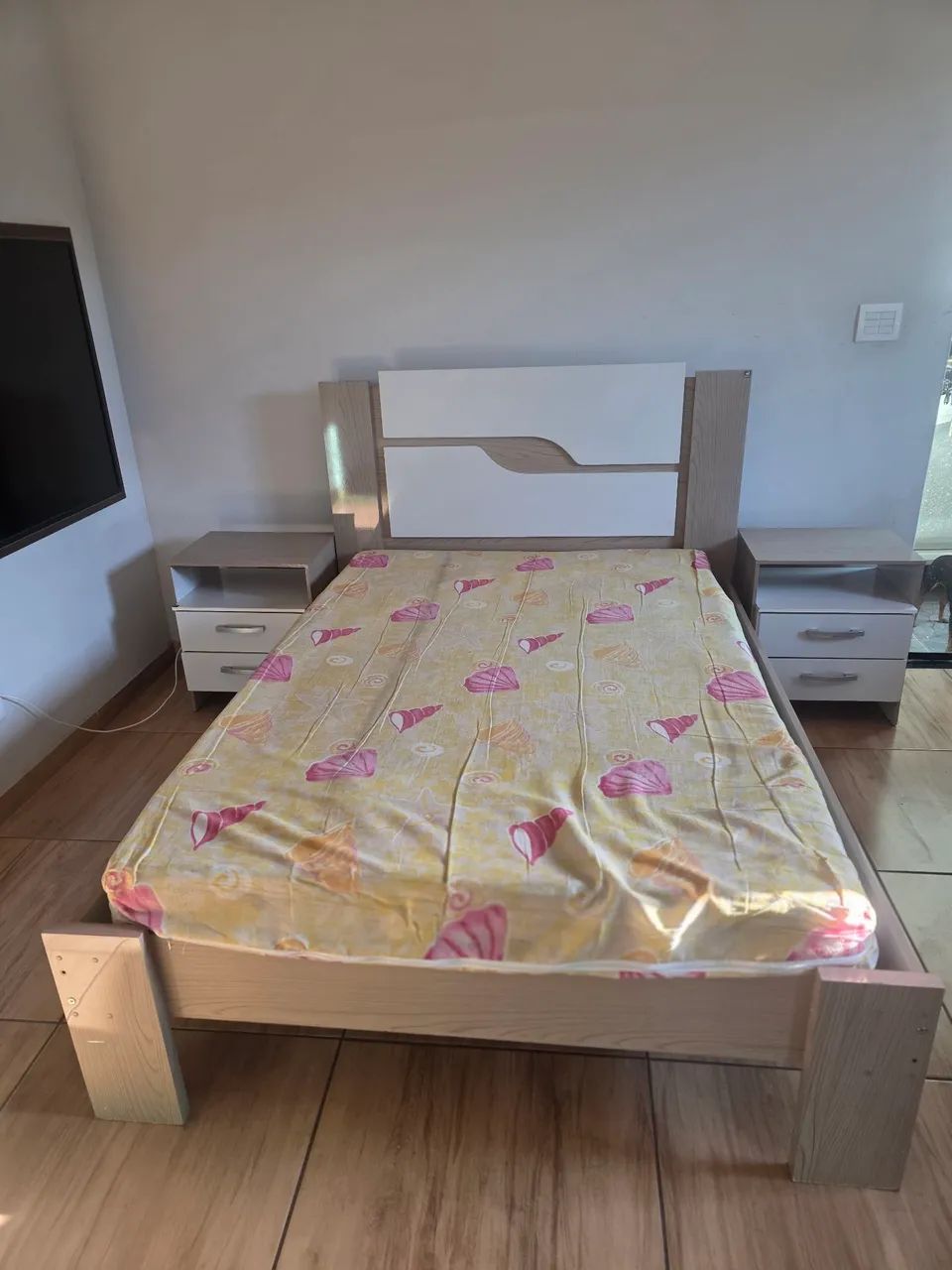 CAMA D CASAL COLCHÃO E 2 CRIADO MUDO 