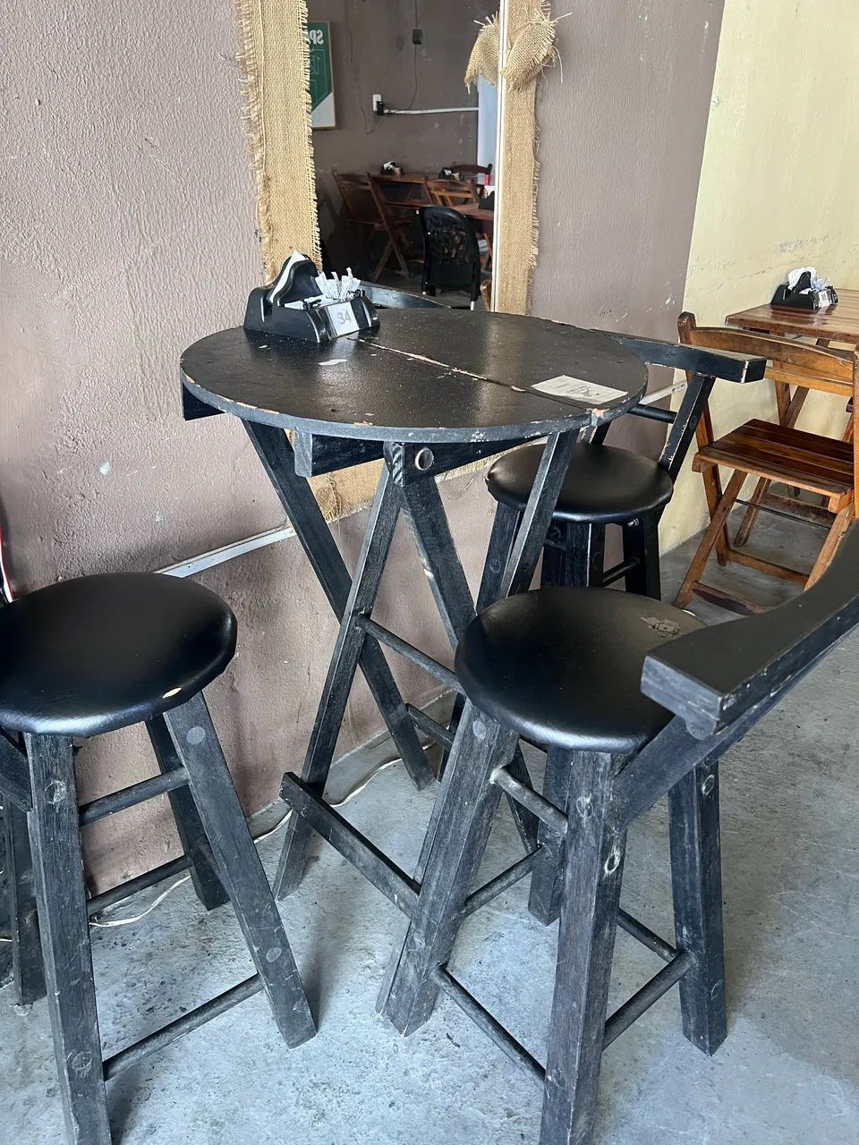 4 bistrôres e 8 banquetas - Foto 5