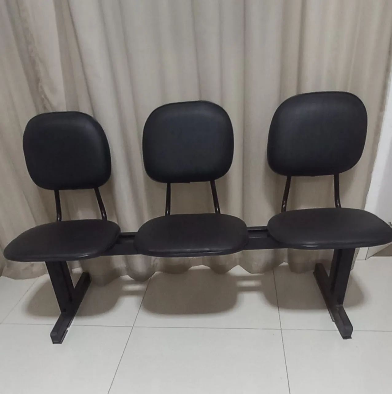 Vende se uma cadeira de 3 lugares 