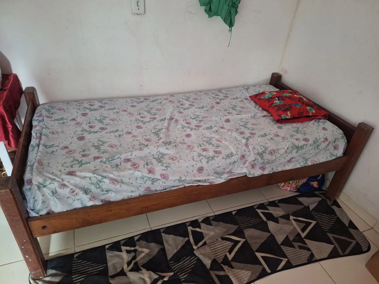 Cama de madeira solteiro (com colchão) - Foto 2