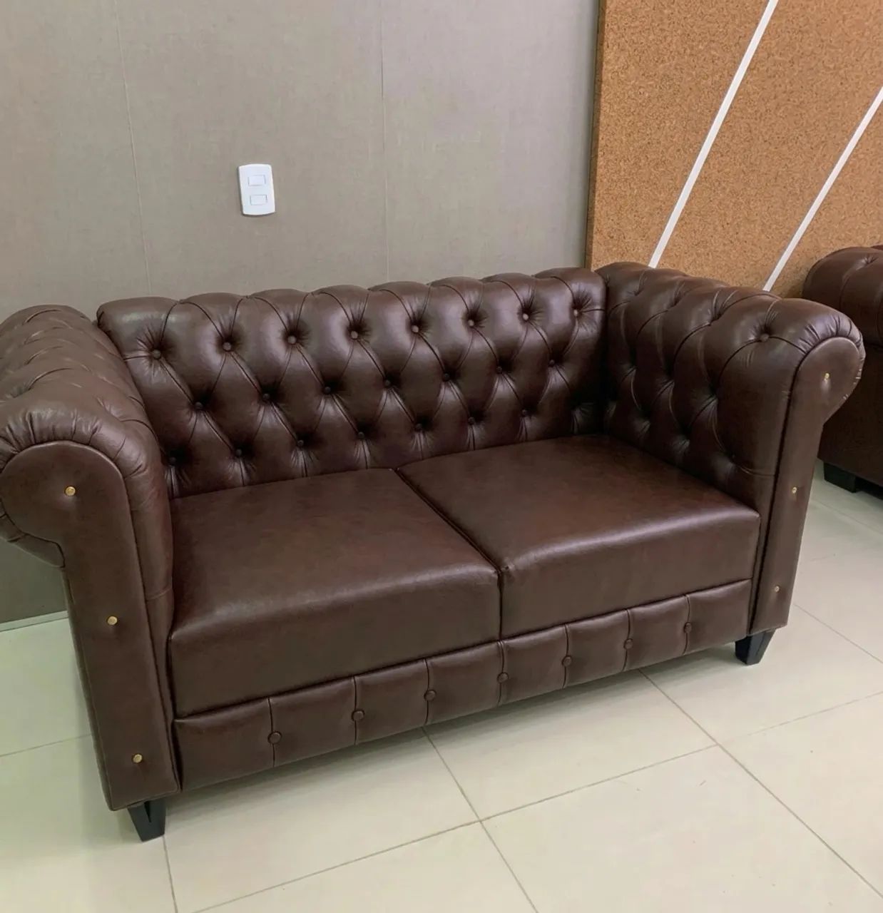 Sofá Chesterfield Marrom 