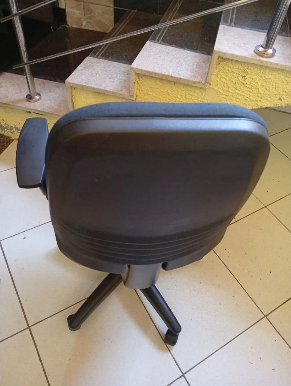 Cadeira giratória escritório  - Foto 4
