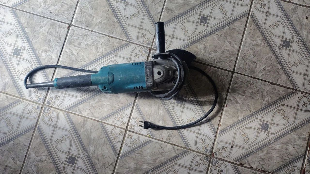 Vendo uma Esmerilhadeira em perfeito estado.