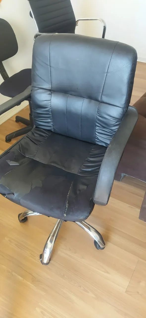 Cadeira Executiva Preta ? Acolchoada - Foto 4