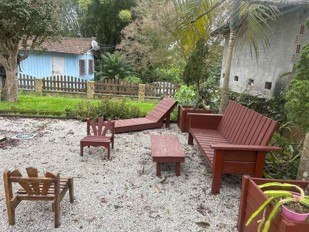 KIT COMPLETO DE MÓVEIS DE JARDIM EM MADEIRA - R$ 2500 - Foto 2