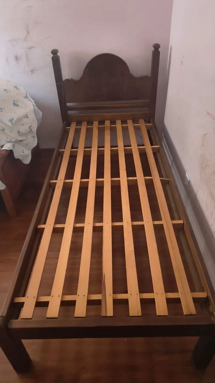 Cama de Solteiro em Madeira