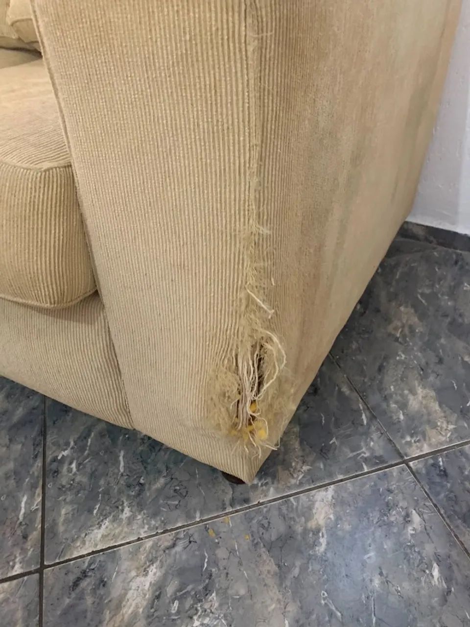 Sofá 2 Lugares Bege em Bom Estado - Foto 2