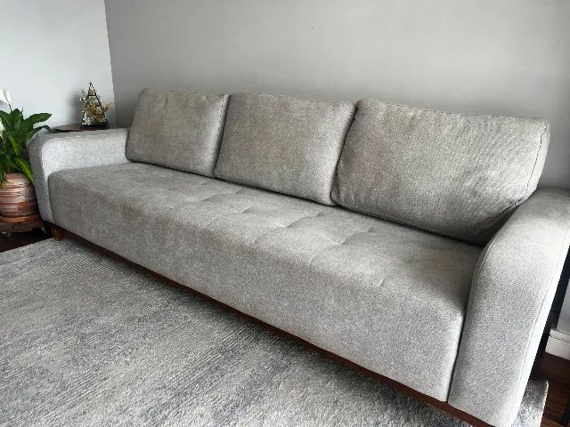 Sofá 2,50m em tecido Bouclé cinza 