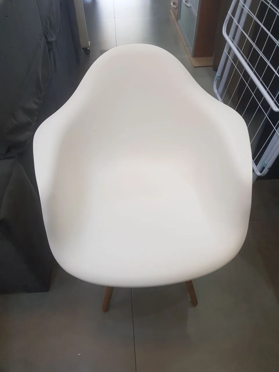 Cadeiras Polipropileno com base de madeira 