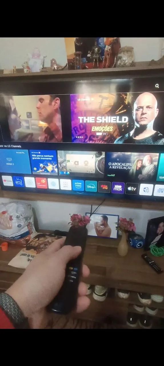 Vendo TV LG 60 polegadas Smart TV, modelo 60UQ8050PSB. - Foto 2