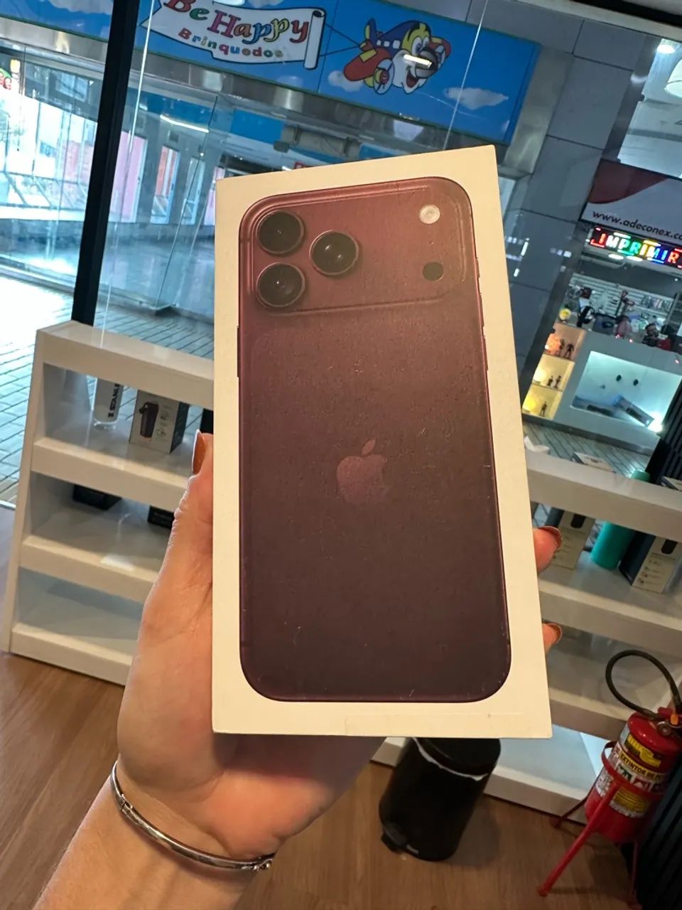 iPhone 18 PRO MAX 256GB - loja física  - Foto 2