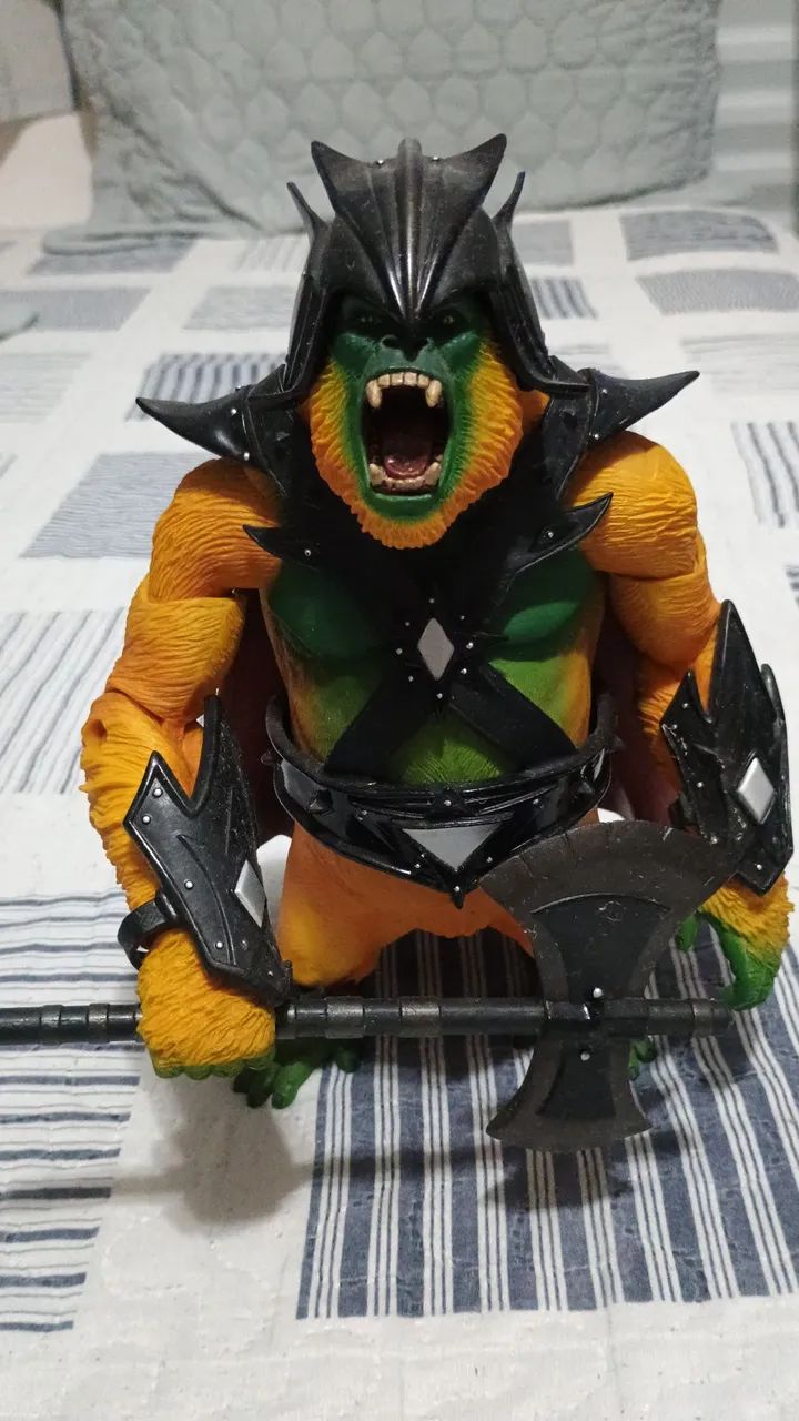 Boneco he-man cygor motu.
