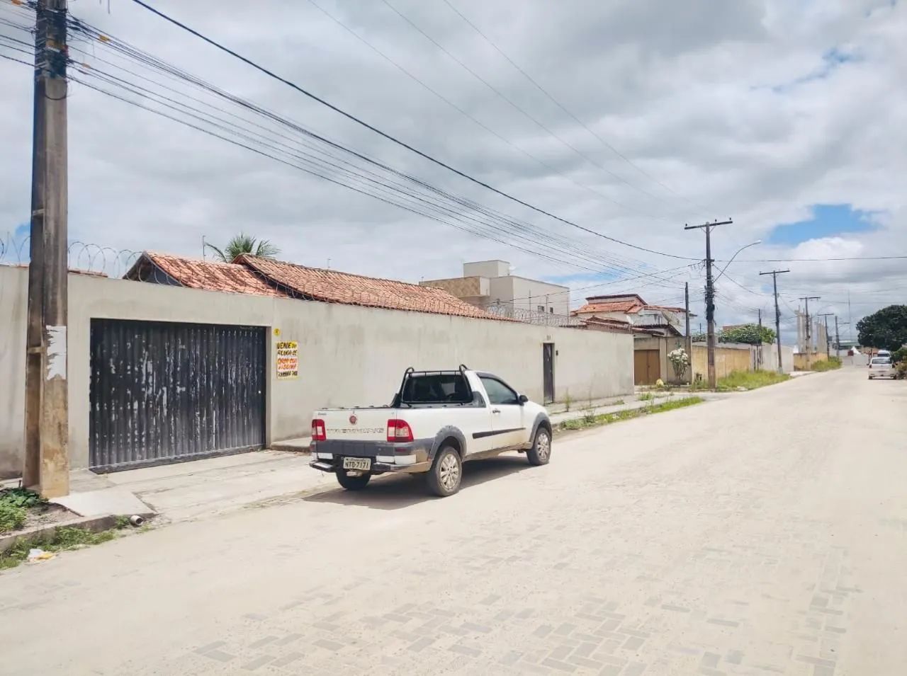 CASA COM PISCINA - BAIRRO OURO VERDE<br> - Foto 2