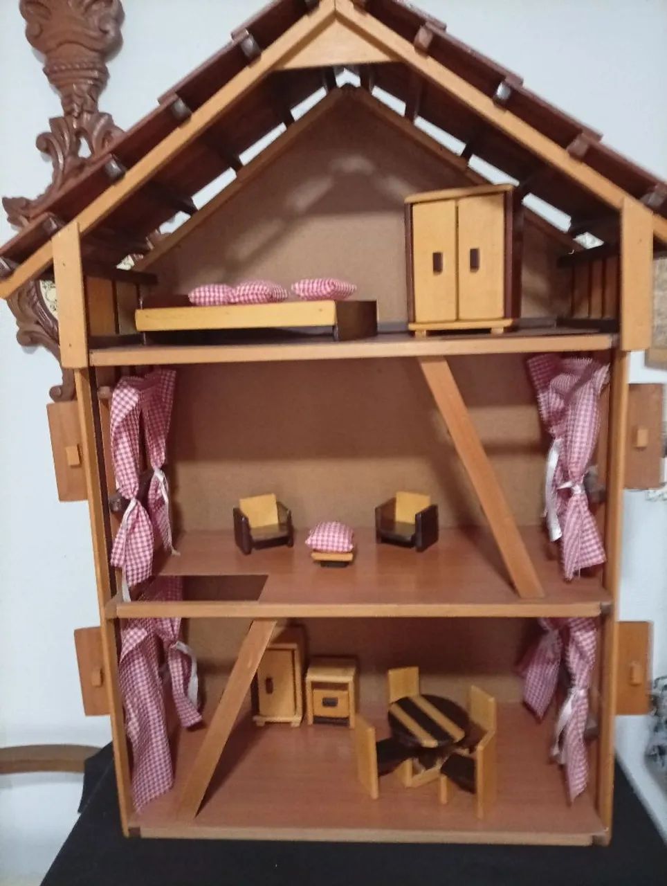 Casa para Bonecas em Madeira com Acessórios Só para Retirada 