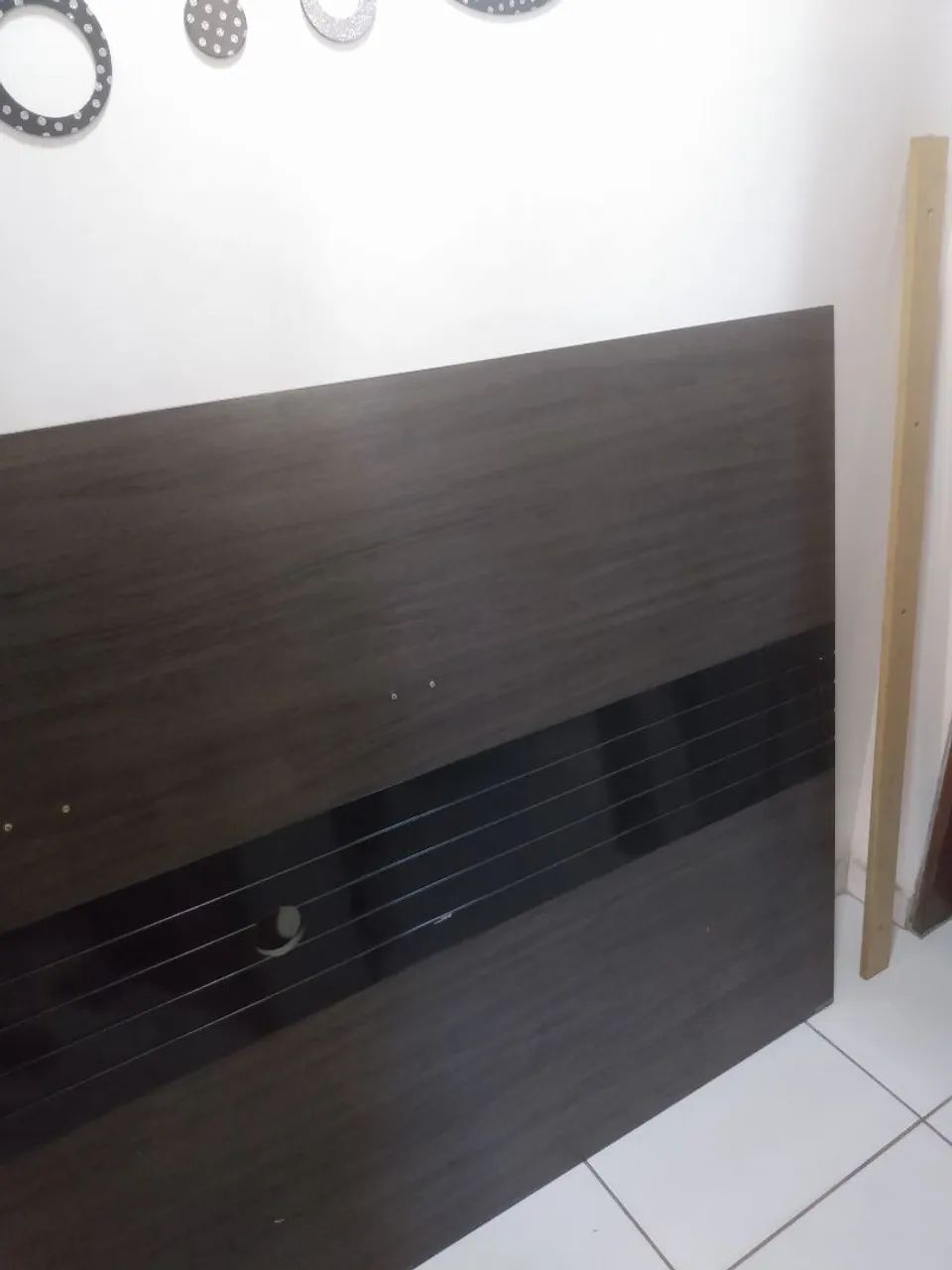 Sofá retrátil,painel,cadeiras - Foto 4