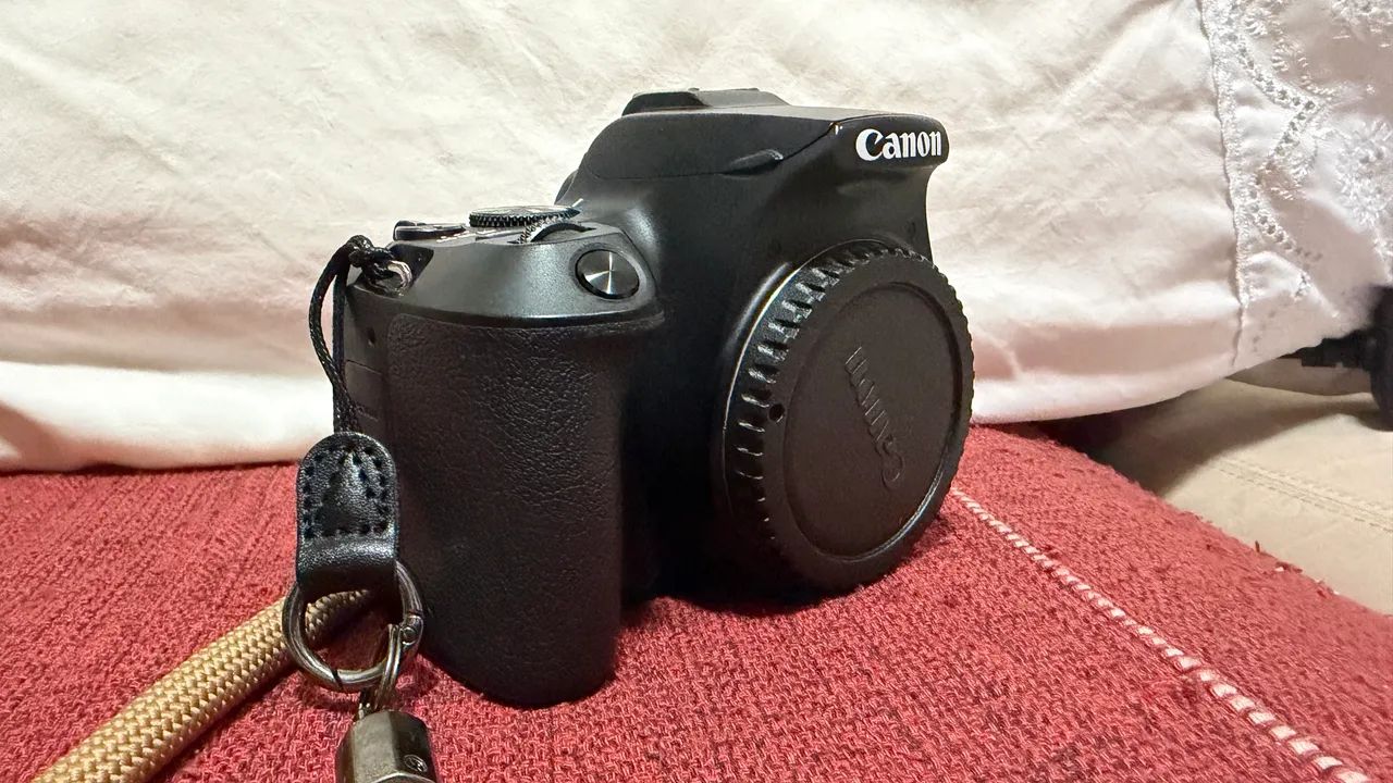 Canon EOS Rebel SL3 + Lente 18-55mm IS STM | 4K | Ótimo estado