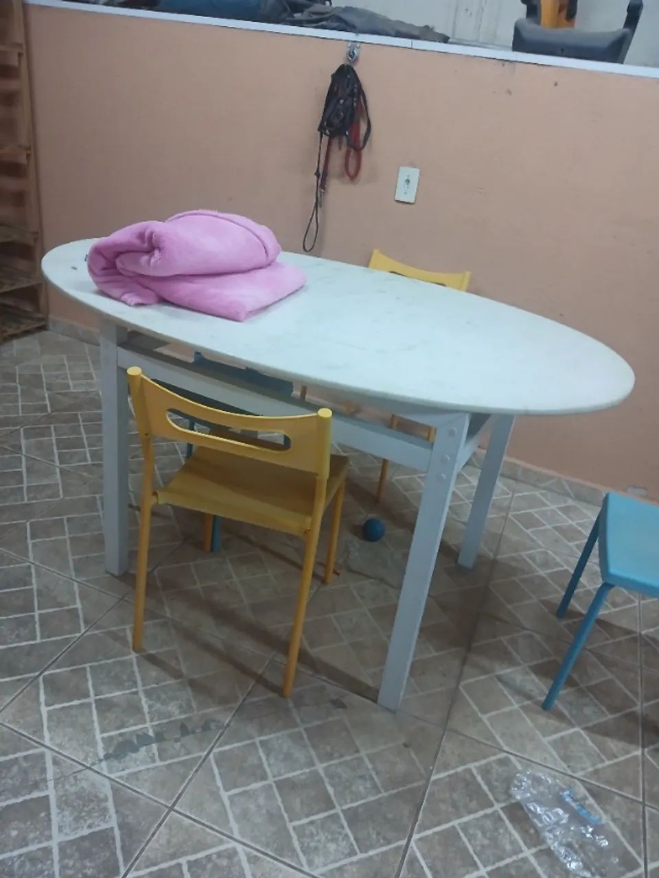 Mesa com tampo de marmore