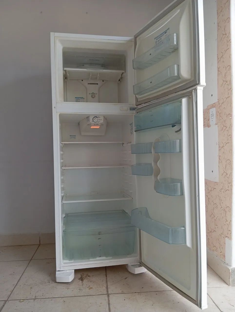 Geladeira Eletrolux frotfe  - Foto 4