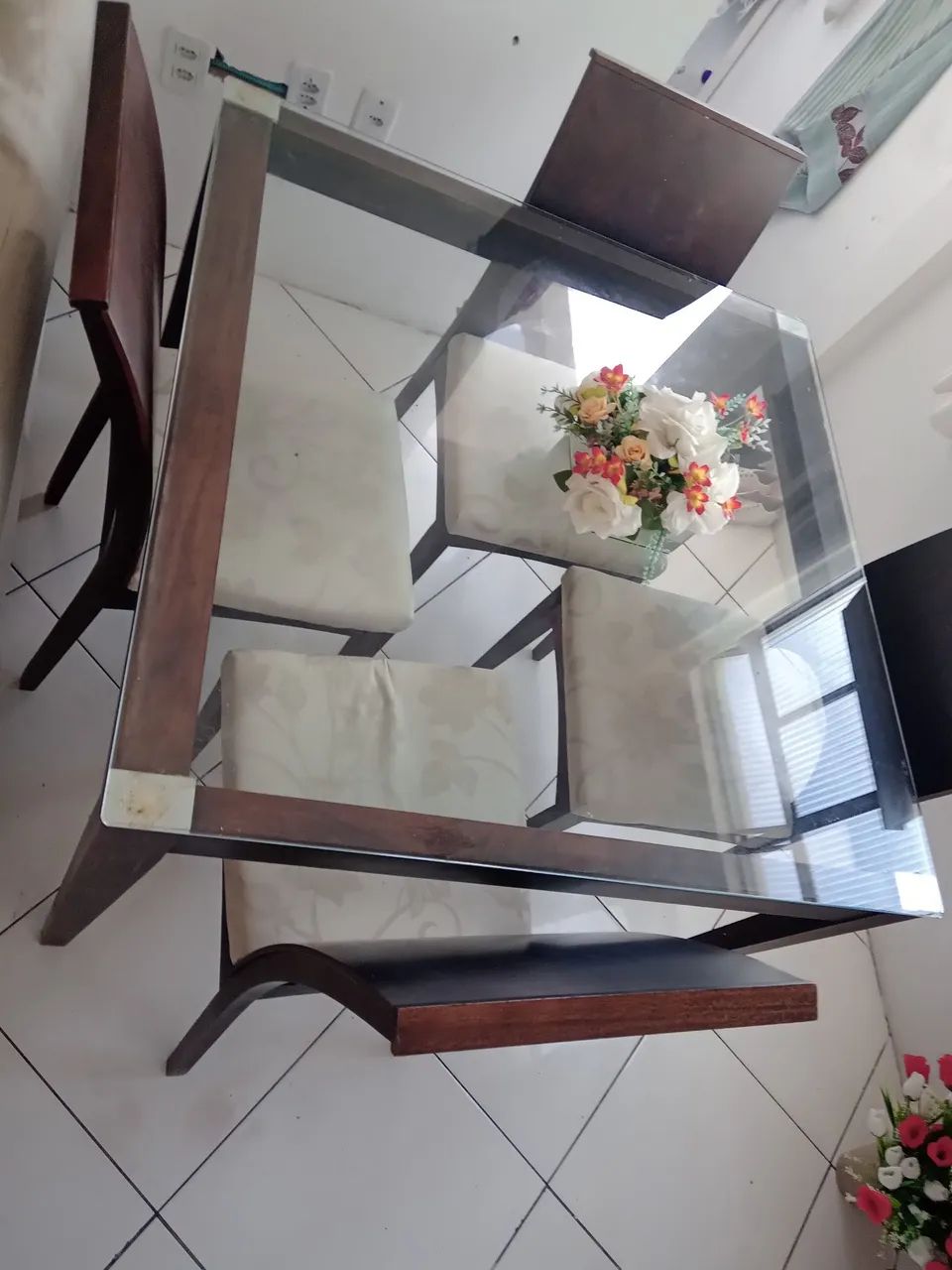 Vendo uma mesa com 4afeiras  - Foto 2