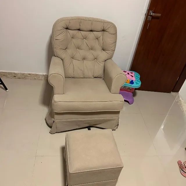Poltrona de amamentação com puff  - Foto 2