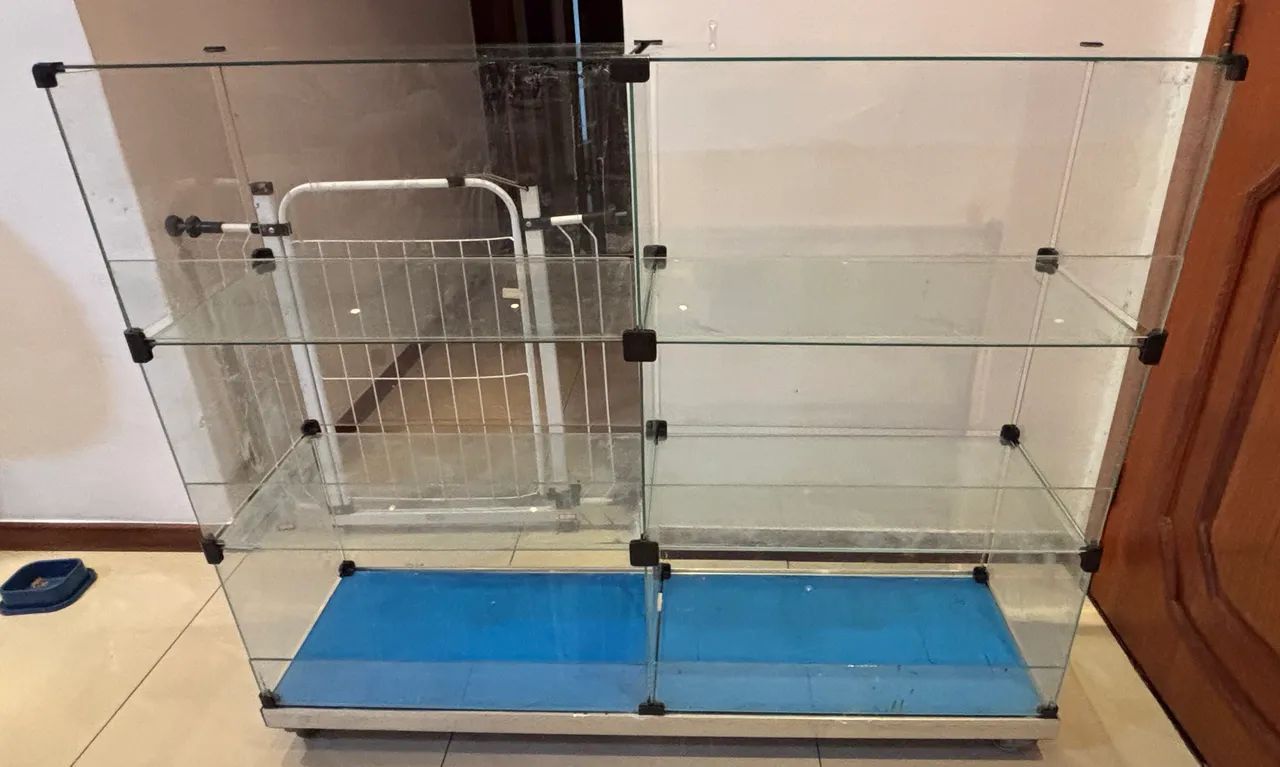 Balcão de Vidro 1,23mx1,04m com 6 Nichos