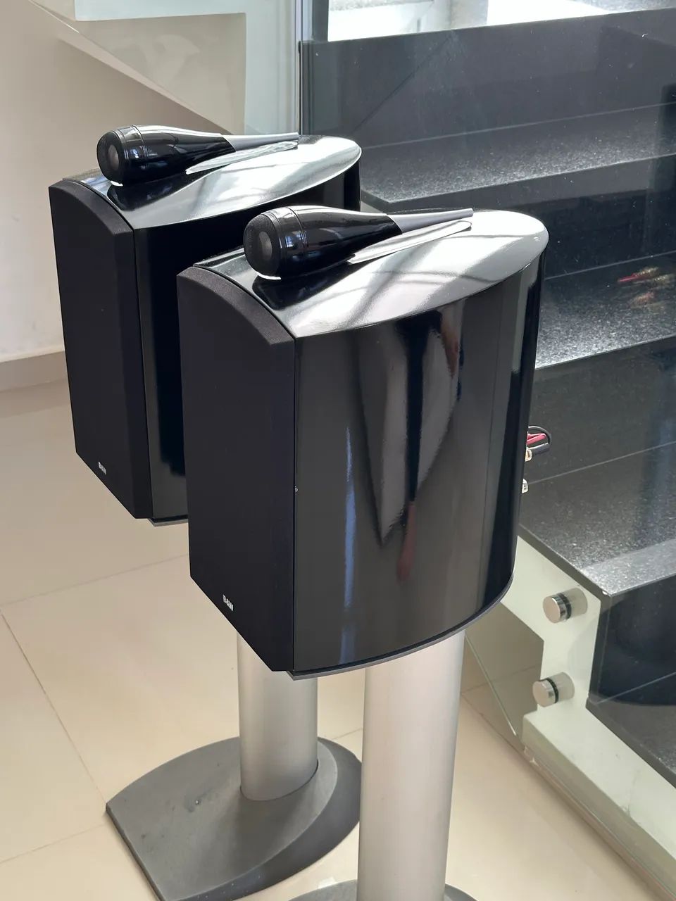 Par de caixas Bowers & Wilkins 805 Nautilus - Foto 2