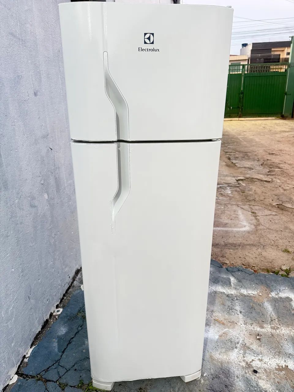 Geladeira Eletrolux semi nova top 