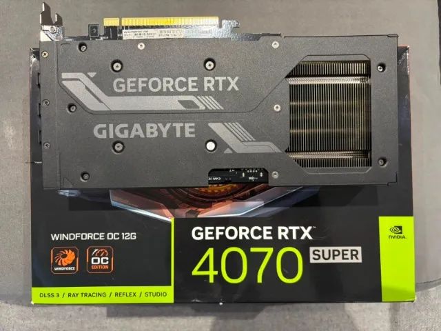 Gigabyte GeForce RTX 4070 SUPER 12GB - Foto 4