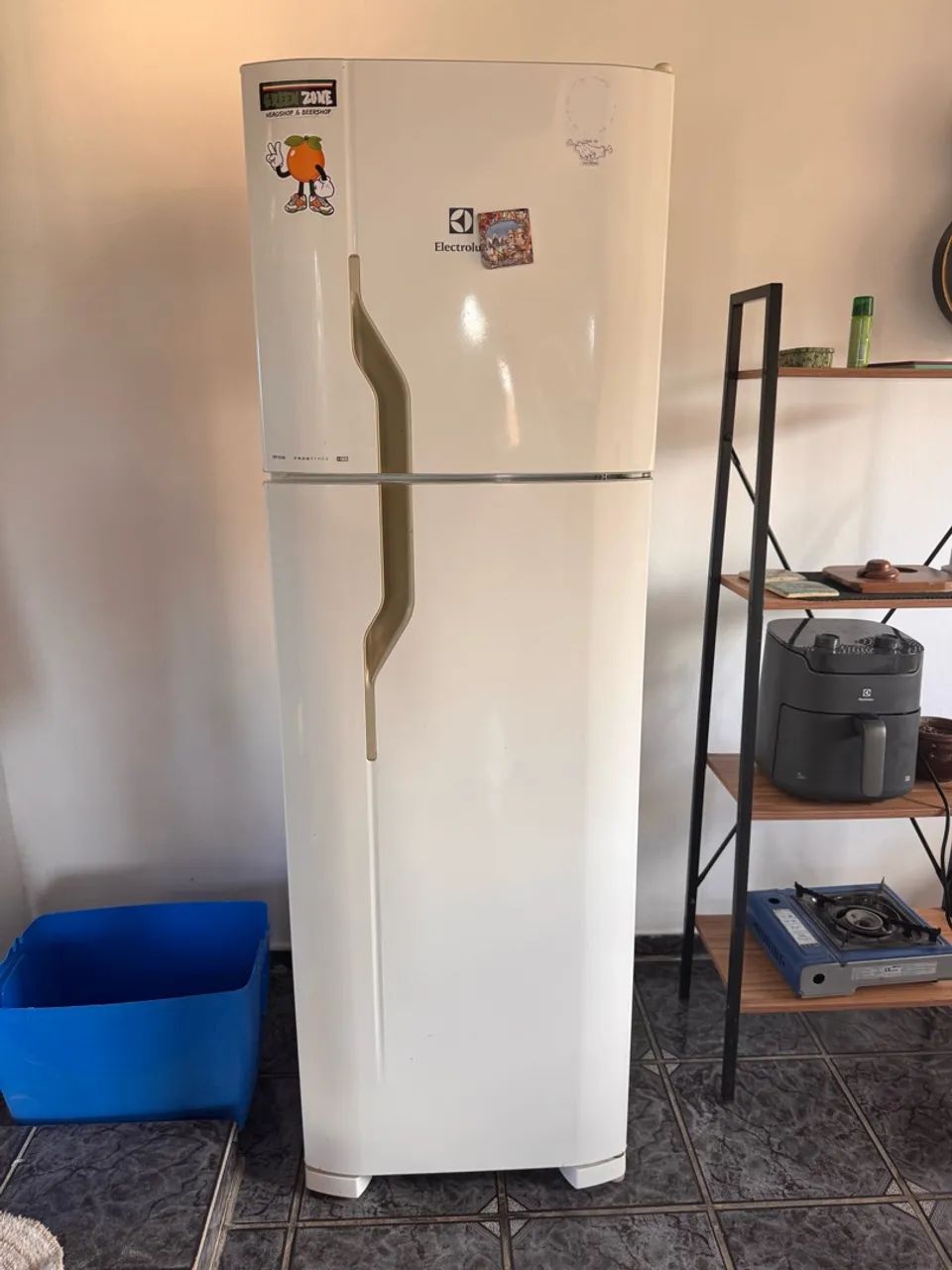 Geladeira Electrolux 261l