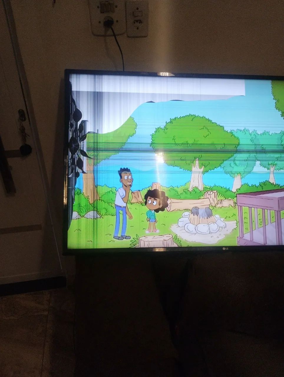 Tv LG 49 polegadas trinco no canto da tela  - Foto 2
