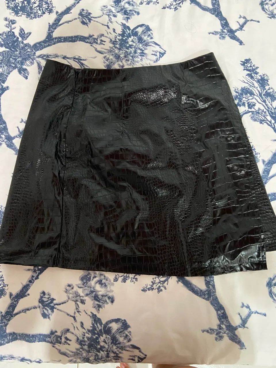 Saia preta estilo couro 